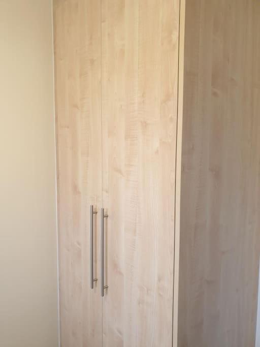 צ'יגוול London Luxury 6 Bedroom Family House Sleeps 12 People Parking For 4 Cars Close To Tube. מראה חיצוני תמונה
