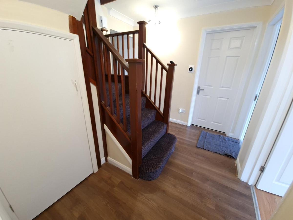 צ'יגוול London Luxury 6 Bedroom Family House Sleeps 12 People Parking For 4 Cars Close To Tube. מראה חיצוני תמונה